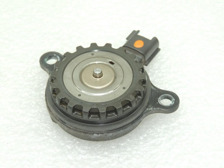 Toyota Corolla E210 1.2 vārpstas sensora vadības vārsts 15370-47010 oriģināls
