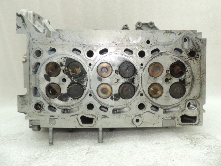 Oriģināls „Nissan Navara D40M“ cilindru galva (labā puse) OE 1104100Q1E 3.0 dCi V6