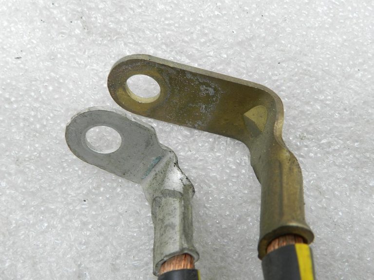 Nissan Qashqai oriģinālā akumulatora kabeļa skava 240804EF0C