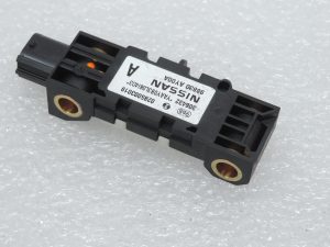 Nissan Navara II D40 gaisa spilvenu sensors, sadursmes sensors 98830AY00A