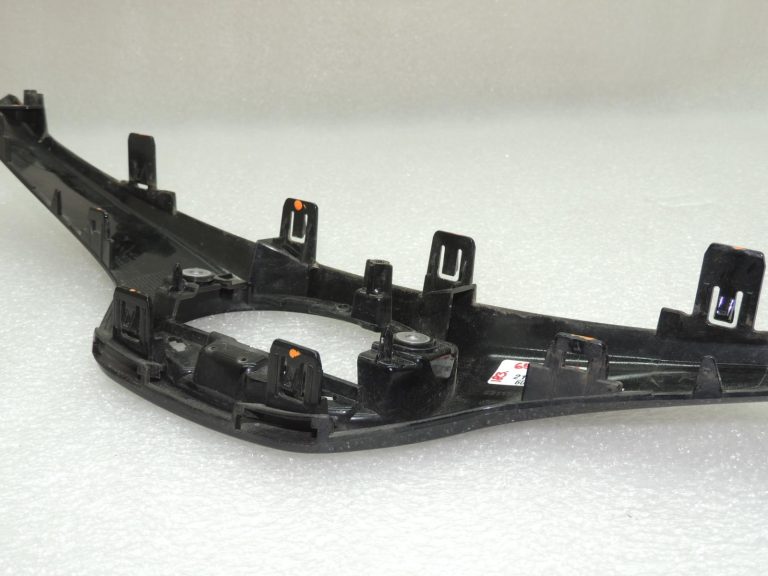 Toyota Corolla E210 radiatora restes priekšējā restes 53111-02C80 53111-02C81 OE