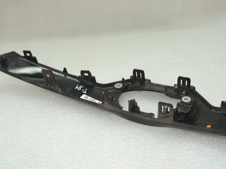 Toyota Corolla E210 radiatora restes priekšējā restes 53111-02C80 53111-02C81 OE