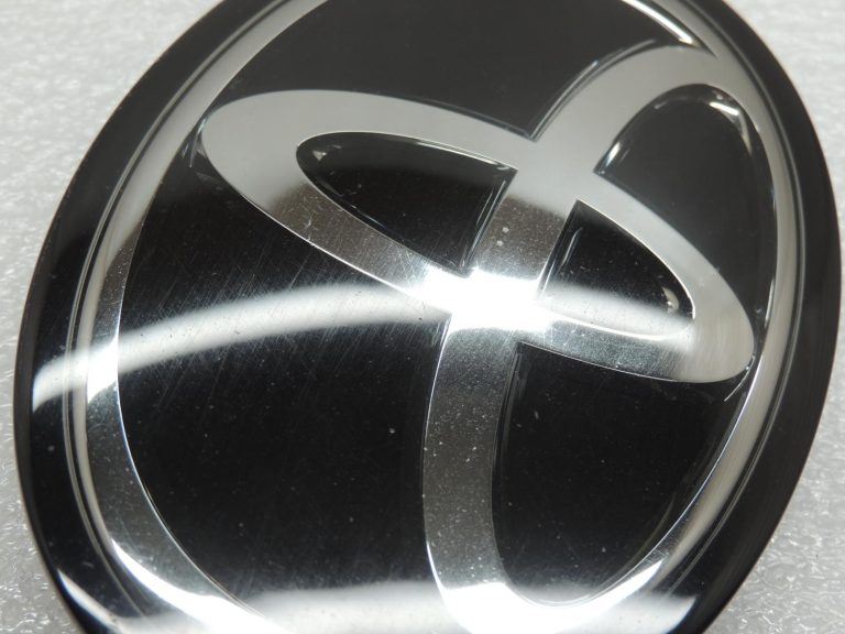 Toyota Corolla E210 emblēma uz priekšējā restes logotips 90975-02124 9097502124 oriģināls