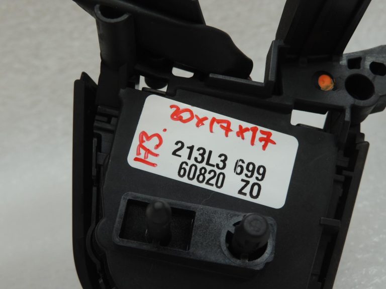 Toyota Corolla E210 daudzfunkciju pogas stūres vadības slēdži 84250-02F80 OE