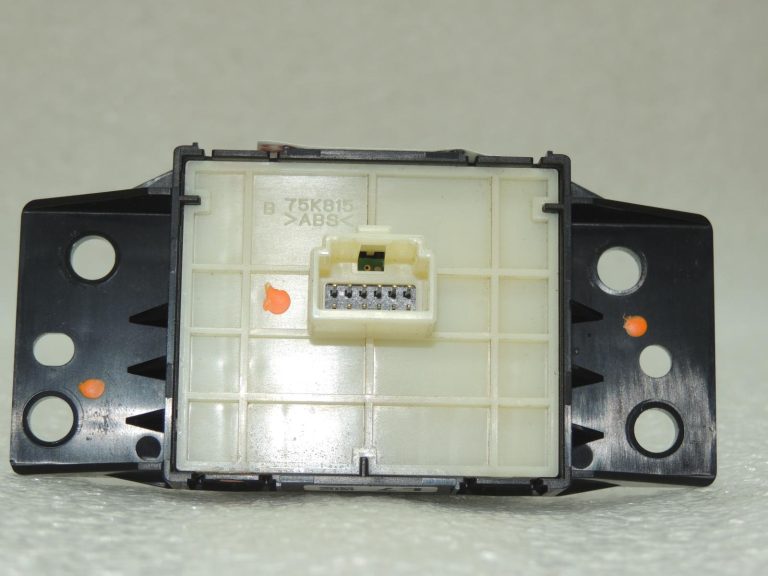 Toyota Corolla E210 slēdzis elektriskajai stāvbremzei 84390-02060 OE