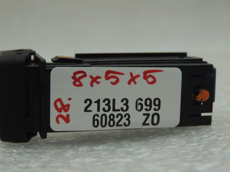 Toyota Corolla E210 sēdekļa apsildes slēdzis pasažiera pusē (labajā pusē) 84751-02080
