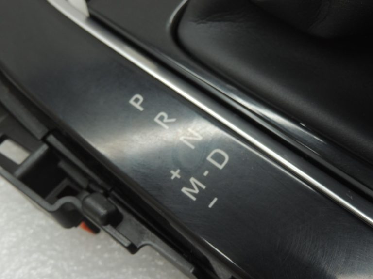 Toyota Corolla E210 pārnesumu rādītāja vāciņš CVT 35970-02060-C0 3597002060C0
