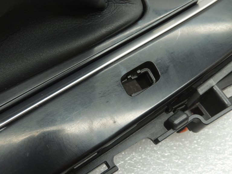 Toyota Corolla E210 pārnesumu rādītāja vāciņš CVT 35970-02060-C0 3597002060C0