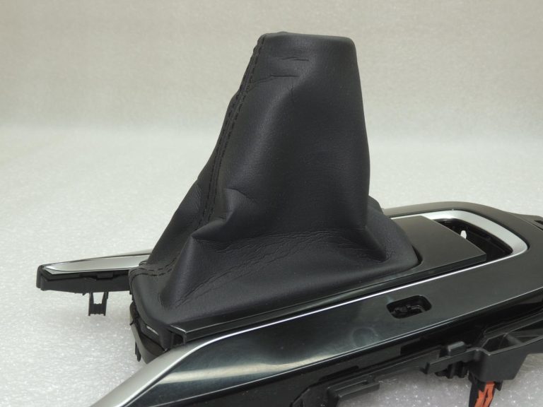 Toyota Corolla E210 pārnesumu rādītāja vāciņš CVT 35970-02060-C0 3597002060C0