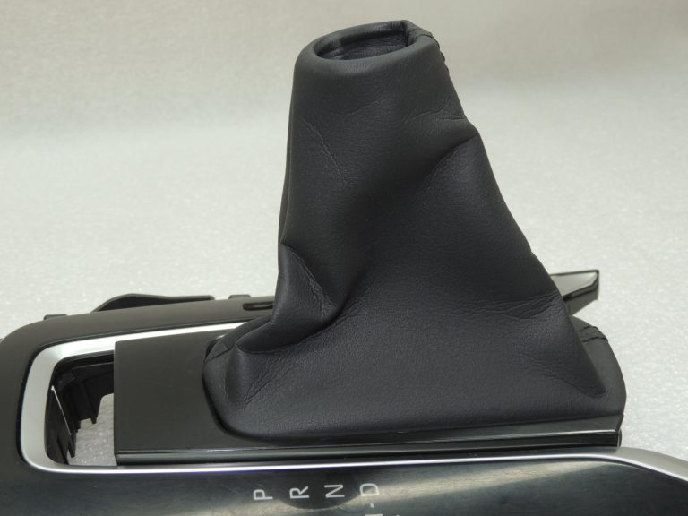 Toyota Corolla E210 pārnesumu rādītāja vāciņš CVT 35970-02060-C0 3597002060C0