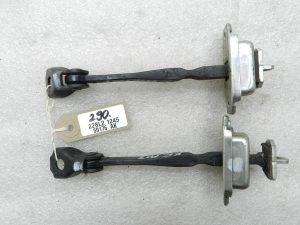 „Nissan Qashqai“ oriģinālais aizmugurējo durvju eņģu komplekts 824304EA0A