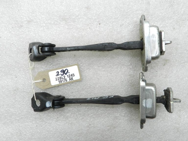 „Nissan Qashqai“ oriģinālais aizmugurējo durvju eņģu komplekts 824304EA0A