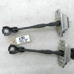 „Nissan Qashqai“ oriģinālais aizmugurējo durvju eņģu komplekts 824304EA0A