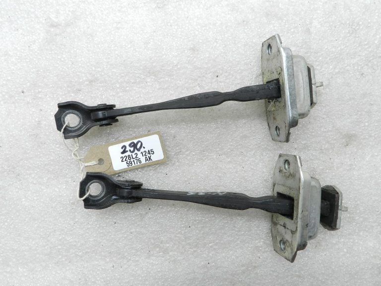 „Nissan Qashqai“ oriģinālais aizmugurējo durvju eņģu komplekts 824304EA0A