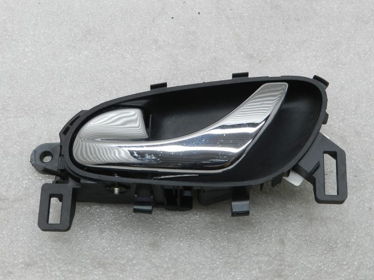 Nissan Qashqai oriģinālā aizmugurējā kreisā durvju roktura 806714ea0a