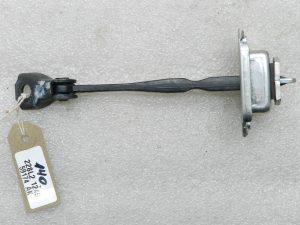 Nissan Qashqai oriģinālais aizmugurējās durvis eņģe 824304EA0A