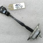 Nissan Qashqai oriģinālais priekšējās durvis fiksators 804304EA0A