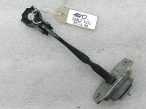 Nissan Qashqai oriģinālais priekšējās durvis fiksators 804304EA0A
