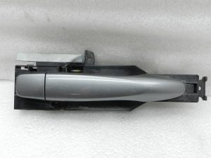 Nissan Qashqai II oriģinālā ārējā durvju rokturi aizmugurē labajā pusē