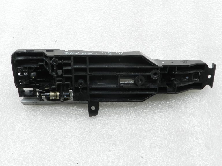 Nissan Qashqai II oriģinālā ārējā durvju rokturi aizmugurē labajā pusē