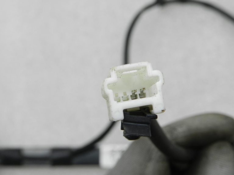 Nissan Qashqai II J11 oriģinālā drošības jostas sprādze priekšā 868424EA3A