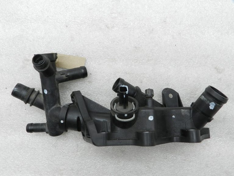 „Nissan Qashqai“ oriģinālais termostata korpuss
