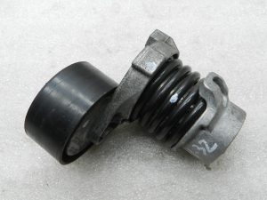 Nissan Qashqai oriģinālais ģeneratora siksnas spriegotājs 1172000Q6G