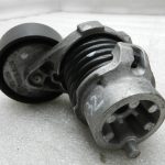 Nissan Qashqai oriģinālais ģeneratora siksnas spriegotājs 1172000Q6G