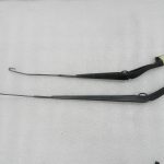 Opel Insignia B oriģinālie priekšējie stikla tīrītāju rokturi, komplekts 13471436 13471434