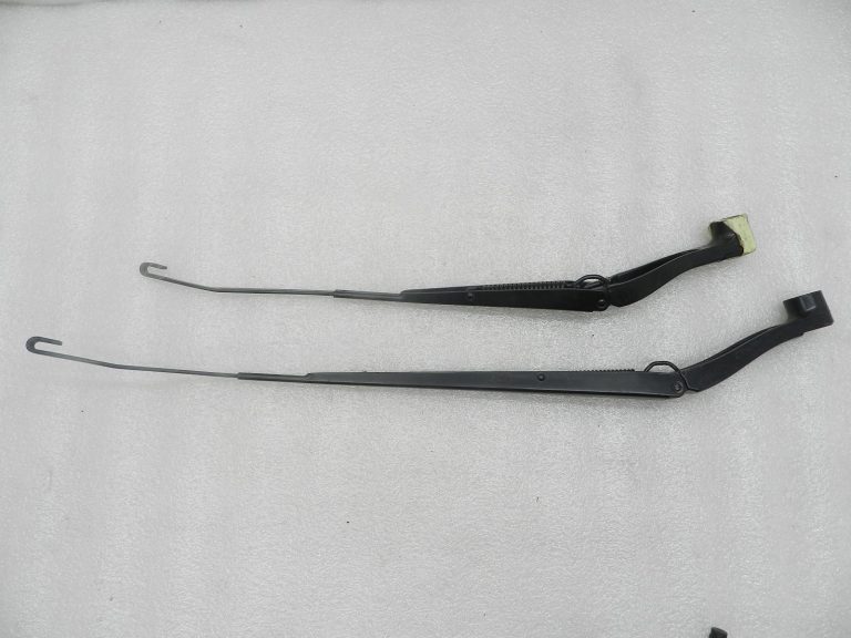 Opel Insignia B oriģinālie priekšējie stikla tīrītāju rokturi, komplekts 13471436 13471434