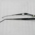 Opel Insignia B oriģinālie priekšējie stikla tīrītāju rokturi, komplekts 13471436 13471434