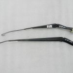 Opel Insignia B oriģinālie priekšējie stikla tīrītāju rokturi, komplekts 13471436 13471434