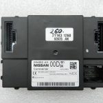 „Nissan Navara II“ oriģinālais virsbūves vadības bloks 284B24X00D
