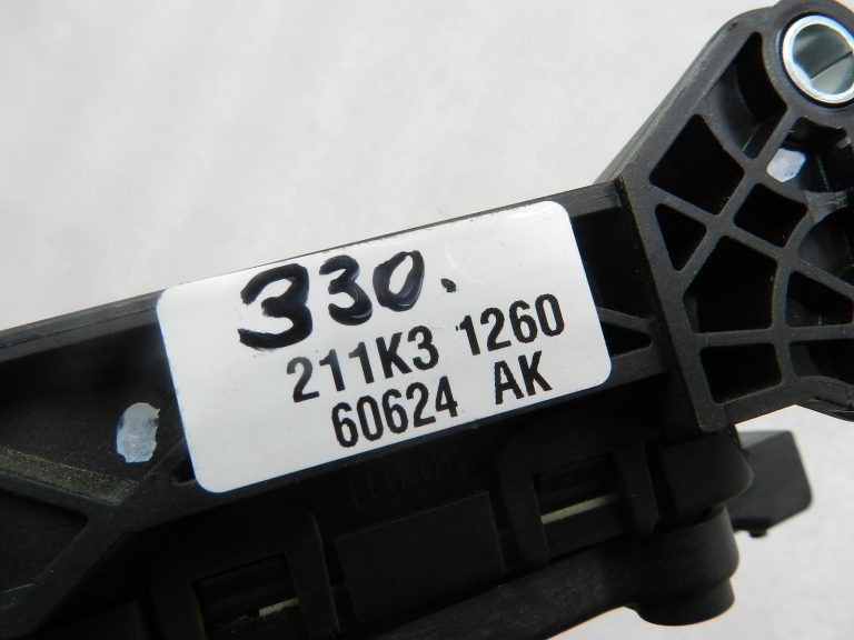 Nissan Navara II oriģinālais gāzes pedālis 180025X10B