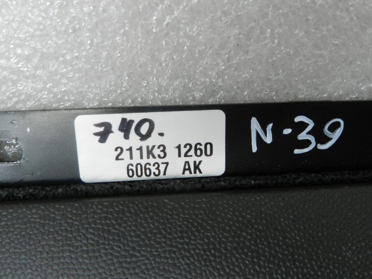 Nissan Navara II oriģinālais cimdu nodalījuma vāciņš 68247EB32C