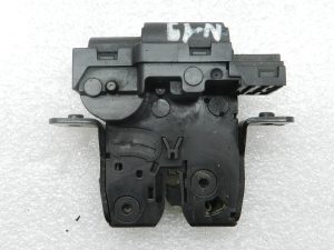 Nissan Qashqai oriģinālā bagāžnieka durvju slēdzene 90502AV70A