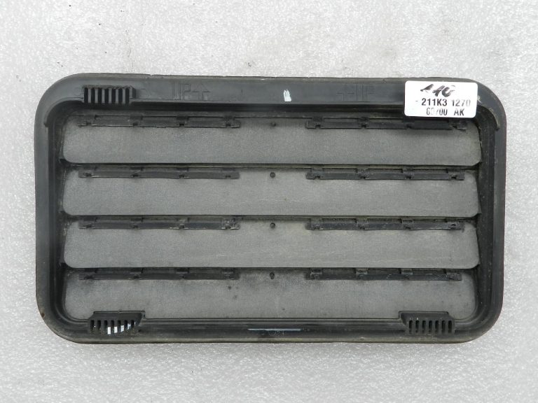 „Nissan Navara II“ oriģinālā virsbūves ventilācijas režģa kreisā puse 76804eb000