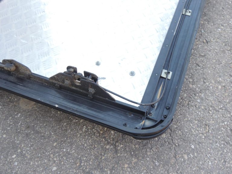 „Nissan Navara D40“ bagāžnieka pārsegs