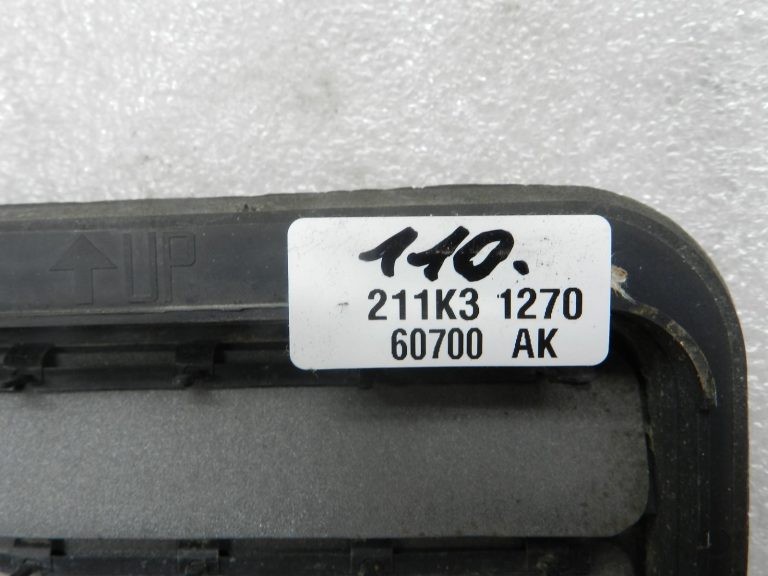 „Nissan Navara II“ oriģinālā virsbūves ventilācijas režģa kreisā puse 76804eb000
