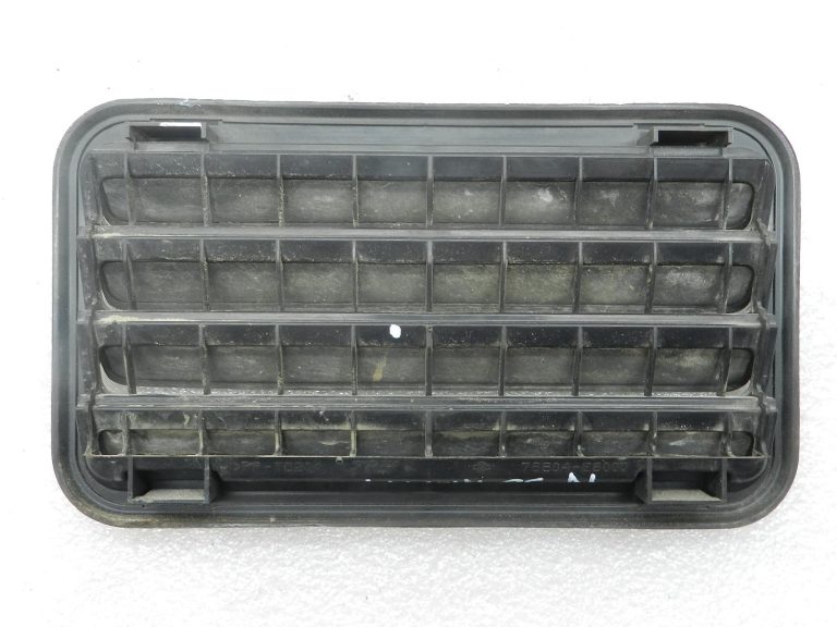 „Nissan Navara II“ oriģinālā virsbūves ventilācijas režģa kreisā puse 76804eb000