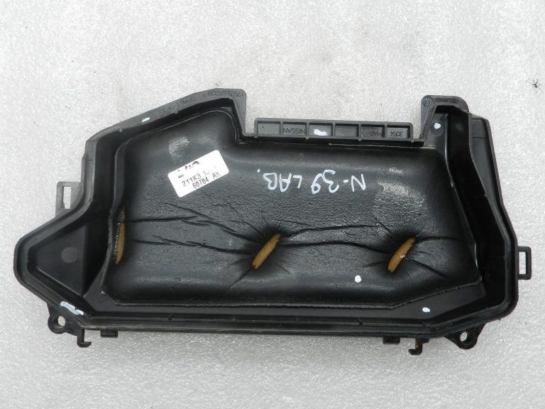 Nissan Navara II D40 3.0DCi oriģinālais degvielas iesmidzinātāja vāciņš (labais puses) 175755X20B