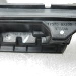 Nissan Navara II D40 3.0DCi oriģinālais pārsega stiprinājums labajā pusē 175755X20D