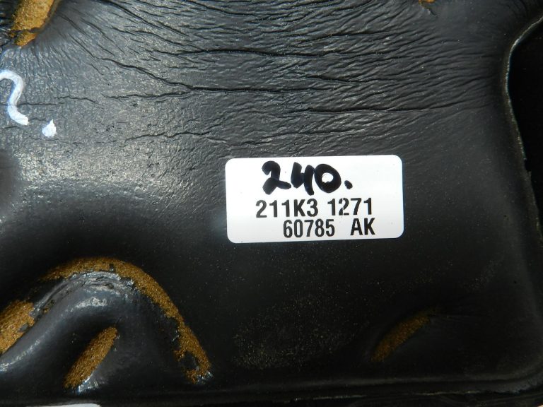 Nissan Navara II D40 3.0DCi oriģinālais degvielas iesmidzinātāja vāciņš (kreisais) 175755X20A