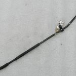 Nissan Navara II oriģinālā motora pārsega atbalsta stieņa 65771EB305