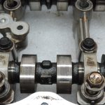 OE Toyota 1,3i benzīns 1NR-FE 16v vārpstas ar vārpstas korpusu 1110347010