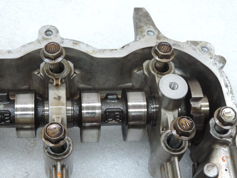 OE Toyota 1,3i benzīns 1NR-FE 16v vārpstas ar vārpstas korpusu 1110347010