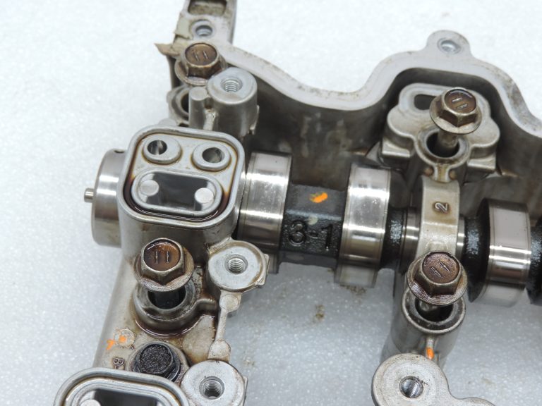 OE Toyota 1,3i benzīns 1NR-FE 16v vārpstas ar vārpstas korpusu 1110347010