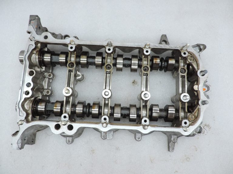 OE Toyota 1,3i benzīns 1NR-FE 16v vārpstas ar vārpstas korpusu 1110347010