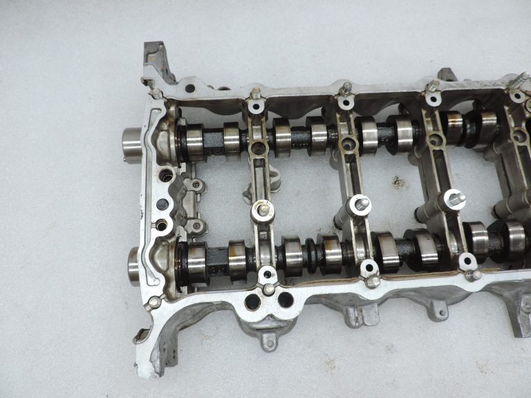 OE Toyota 1,3i benzīns 1NR-FE 16v vārpstas ar vārpstas korpusu 1110347010