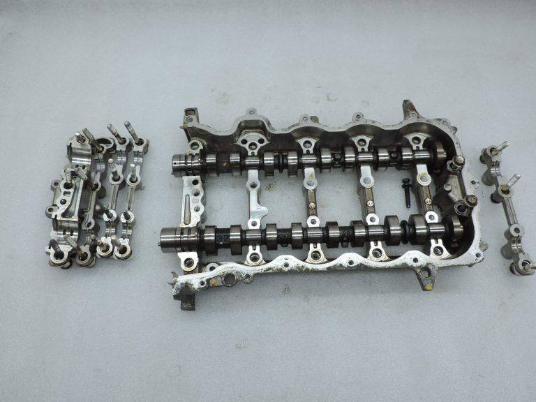 OE Toyota 1,3i benzīns 1NR-FE 16v vārpstas ar vārpstas korpusu 1110347010